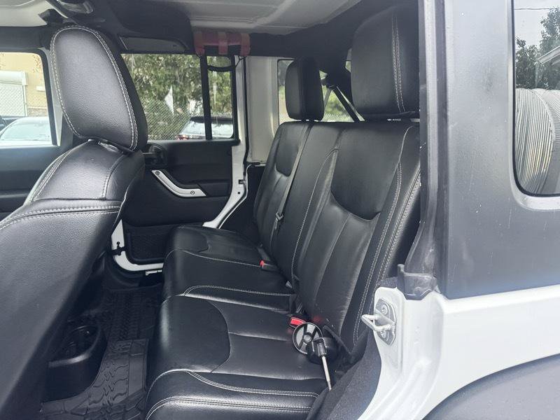 Used 2018 Jeep Wrangler Unlimited Rubicon w/ Connectivity Group AWD/4WD image 10