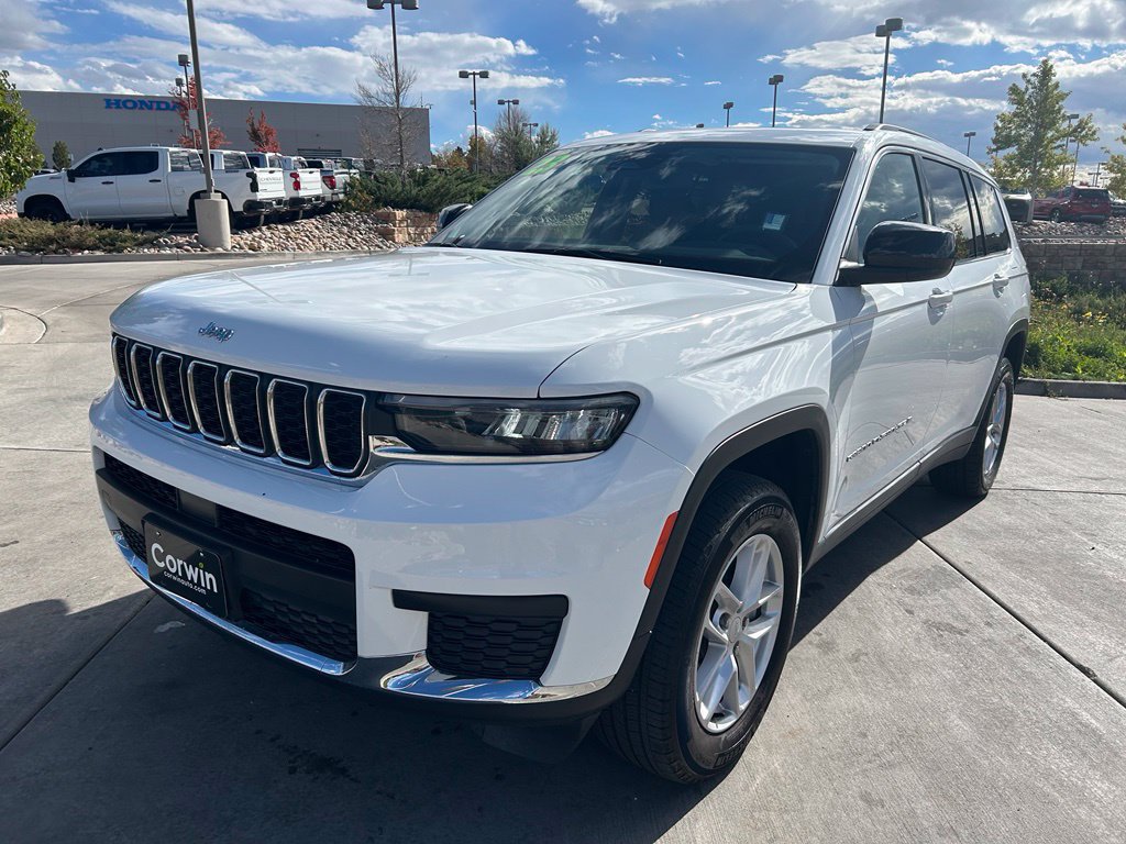 Used 2023 Jeep Grand Cherokee L Laredo w/ Luxury Tech Group I AWD/4WD image 3