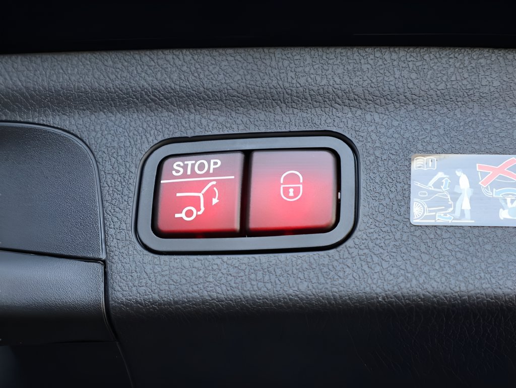 Certified 2025 Mercedes-Benz GLE 350 4MATIC image 18