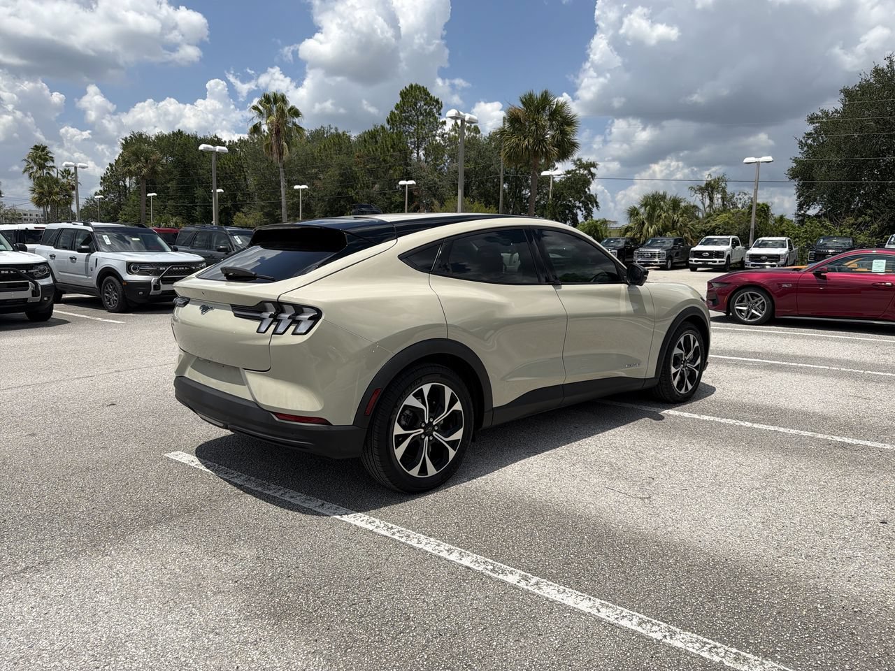 Used 2025 Ford Mustang Mach-E Select w/ Comfort Package Lite AWD/4WD image 3