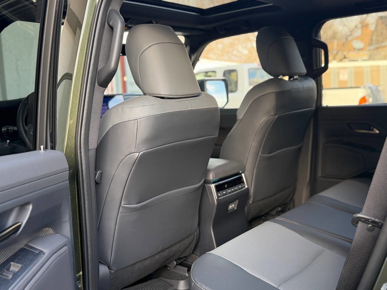 Used 2024 Lexus GX 550 w/ Accessory Package (Z1) image 37