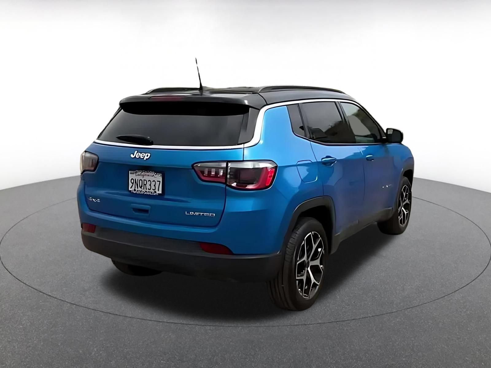 Used 2025 Jeep Compass Limited AWD/4WD image 13
