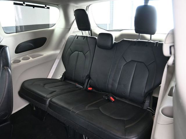 Used 2019 Chrysler Pacifica Touring-L image 29