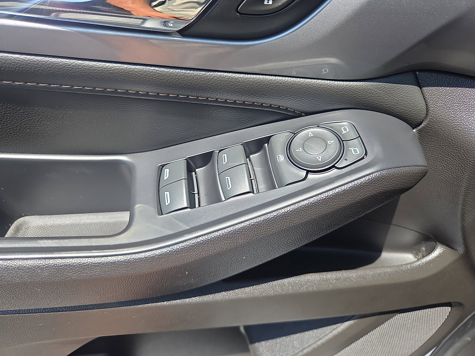 Used 2021 Chevrolet Traverse LS AWD/4WD image 32