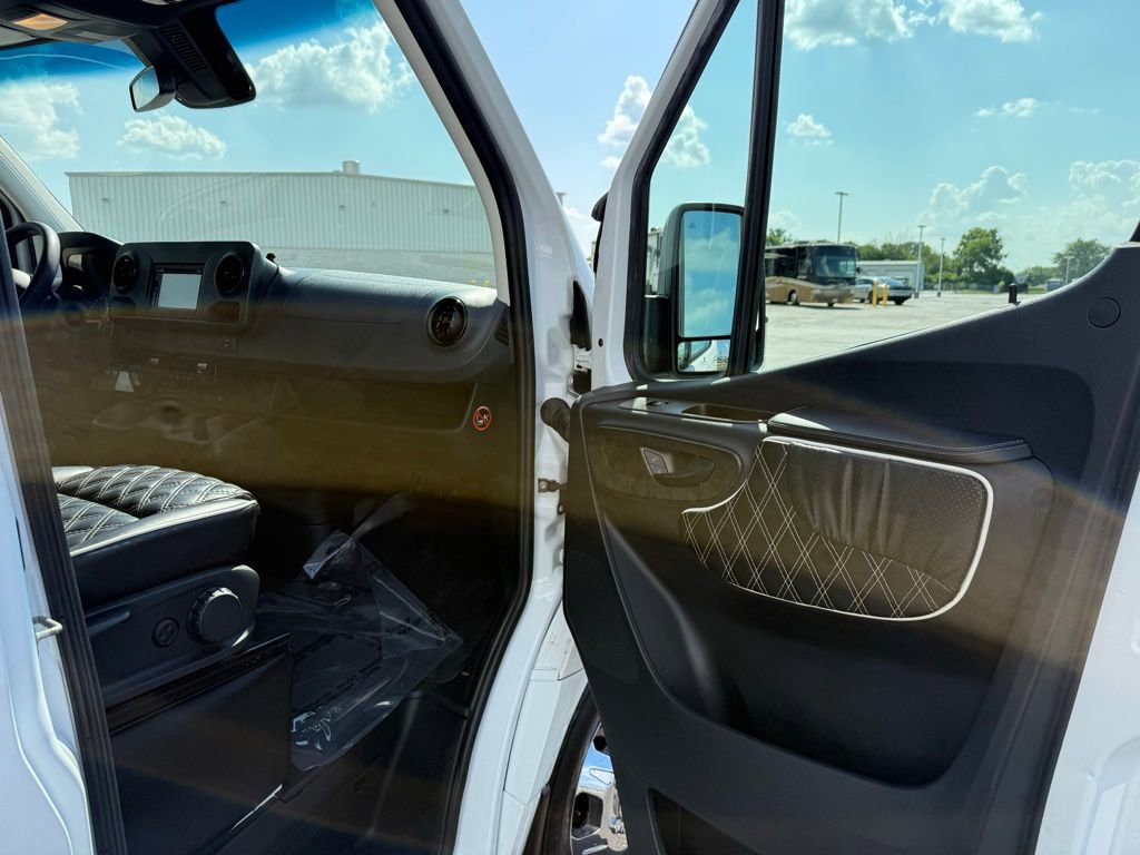 Used 2019 Mercedes-Benz Sprinter 170 w/ Driver Convenience Package image 38