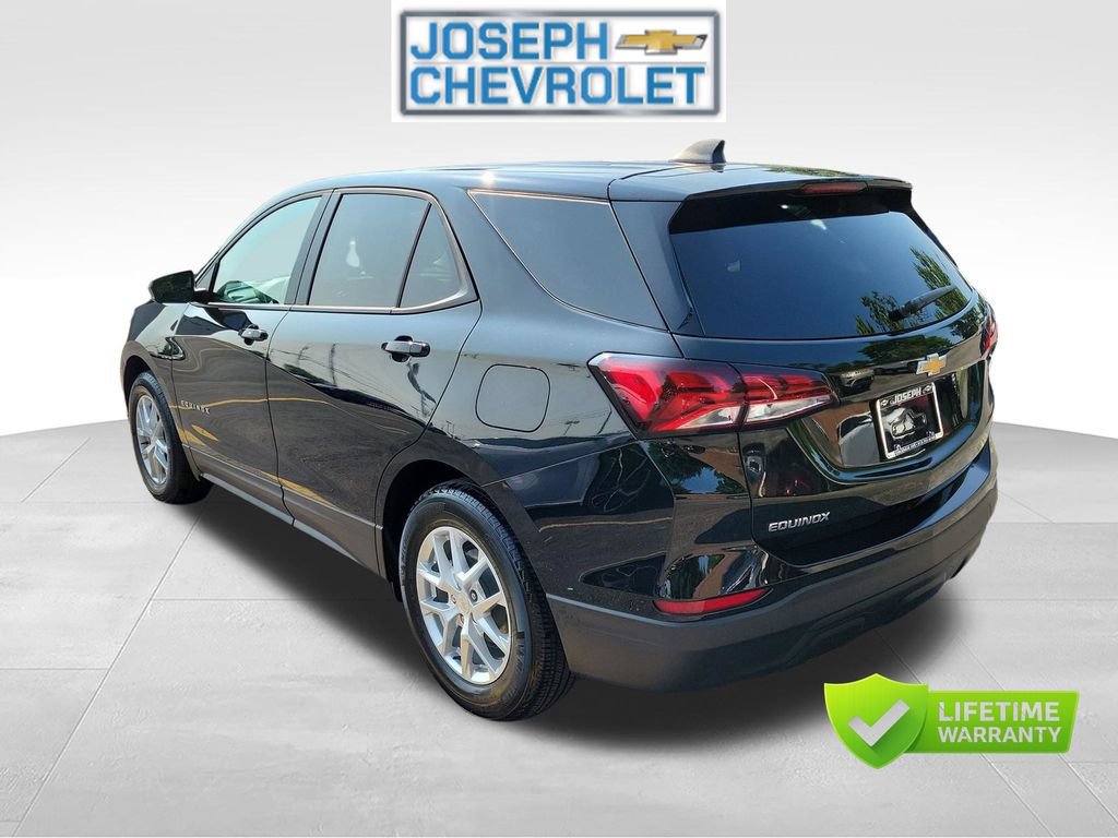Used 2024 Chevrolet Equinox LS w/ LS Convenience Package FWD image 3