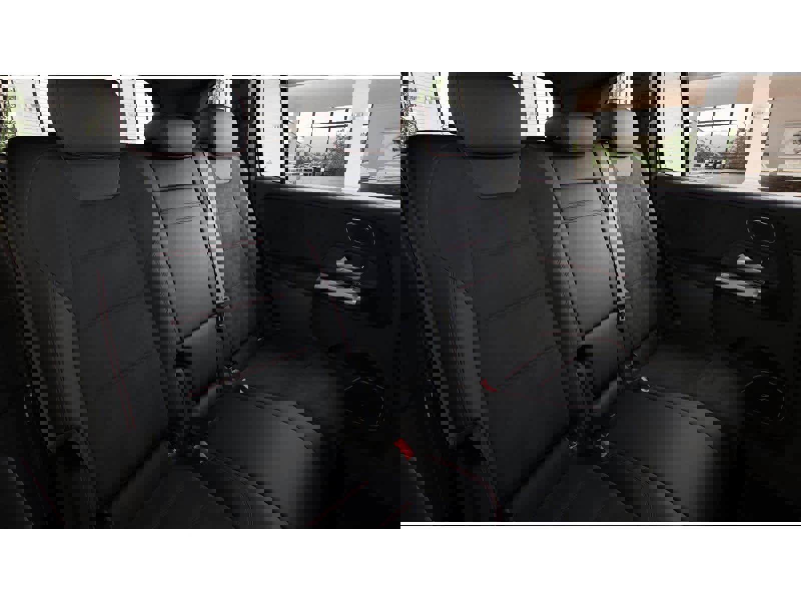 New 2025 Mercedes-Benz GLB 35 AMG 4MATIC image 4