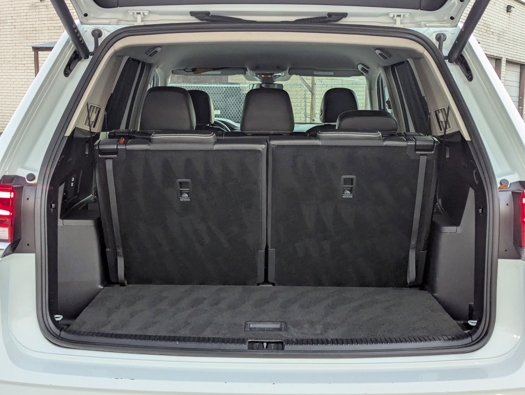 Used 2025 Volkswagen Atlas SE image 23