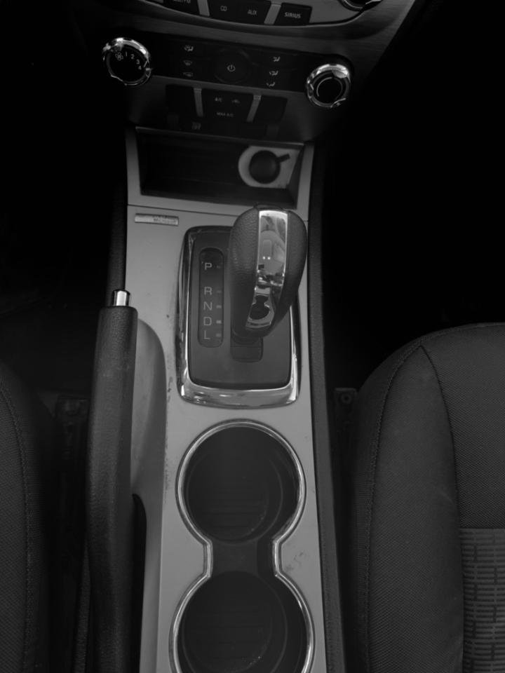 Used 2012 Ford Fusion SE image 8