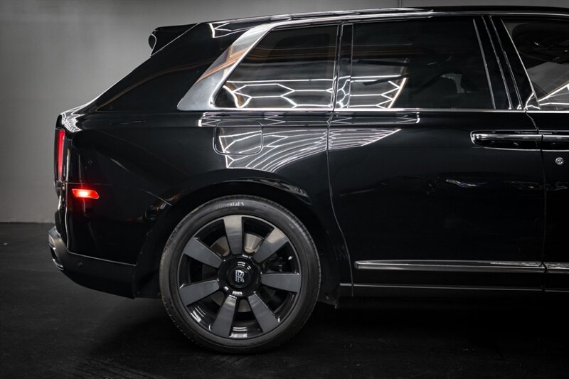 Used 2020 Rolls-Royce Cullinan AWD/4WD image 7