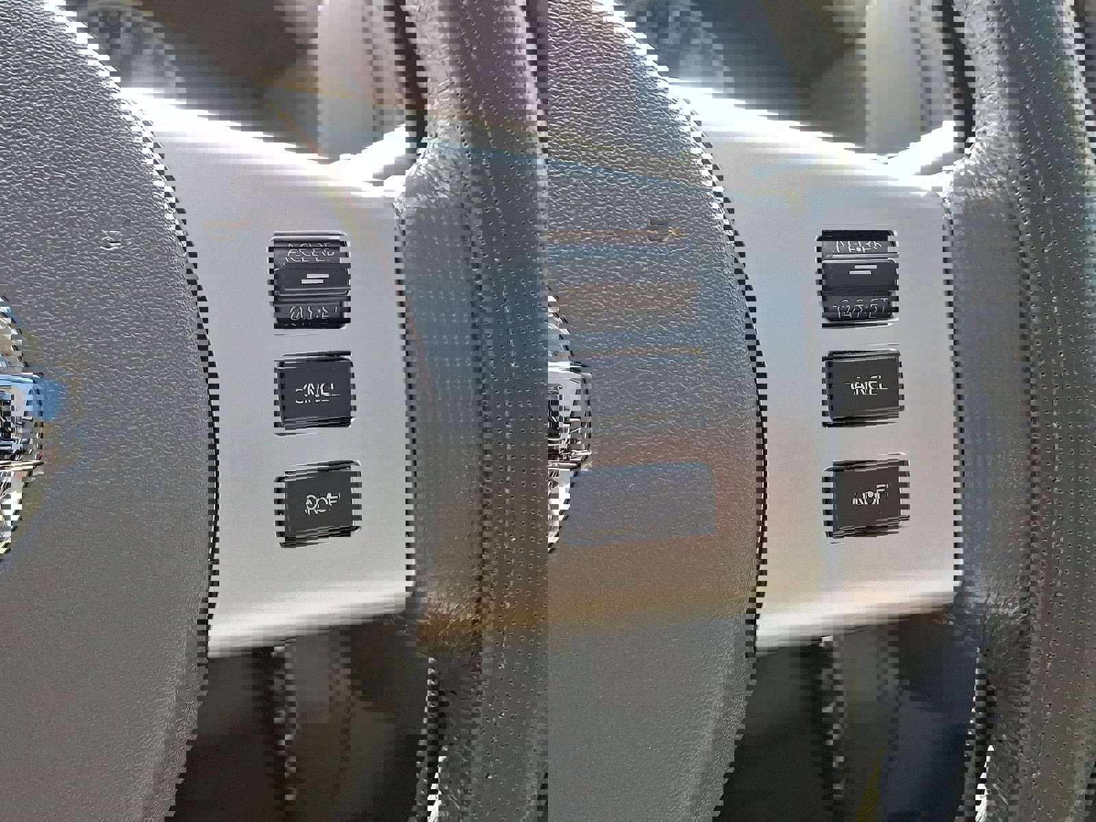 Used 2016 Nissan Frontier SL w/ Moonroof Package image 18