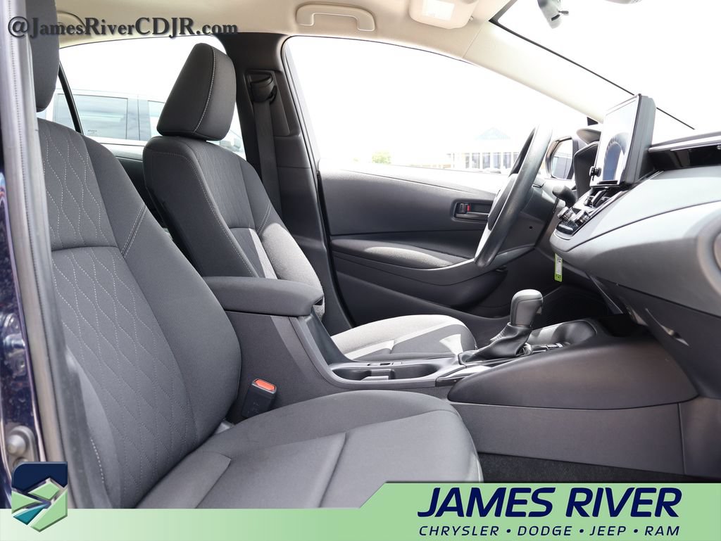 Used 2025 Toyota Corolla LE FWD image 9
