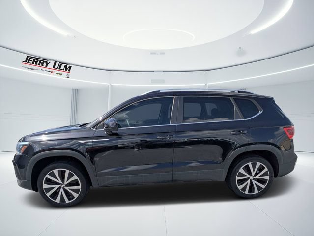 Used 2022 Volkswagen Taos SE FWD image 6