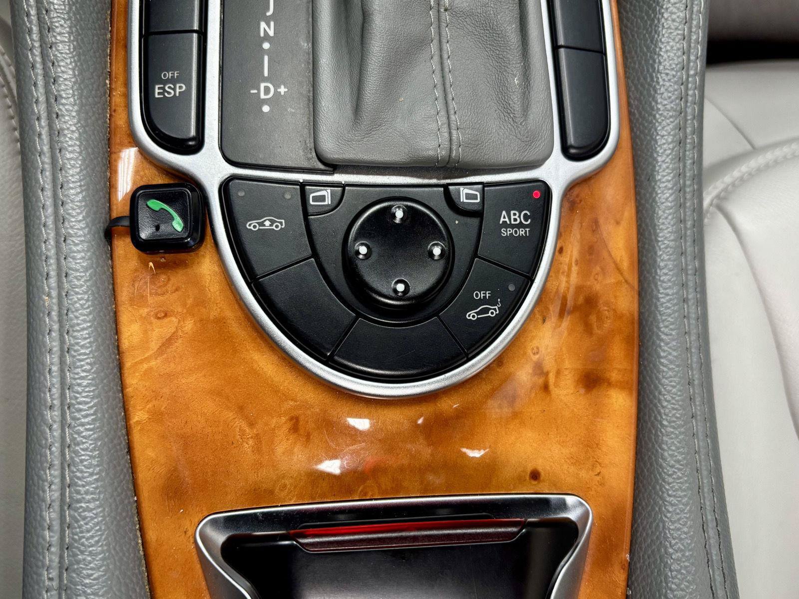 Used 2004 Mercedes-Benz SL 500 image 32