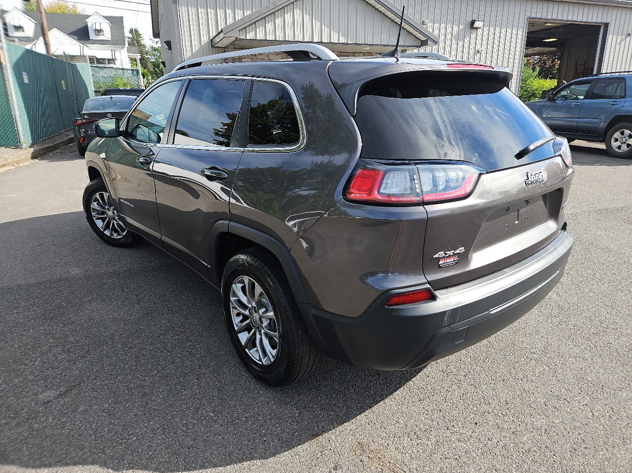 Used 2019 Jeep Cherokee Latitude Plus w/ Comfort/Convenience Group image 5