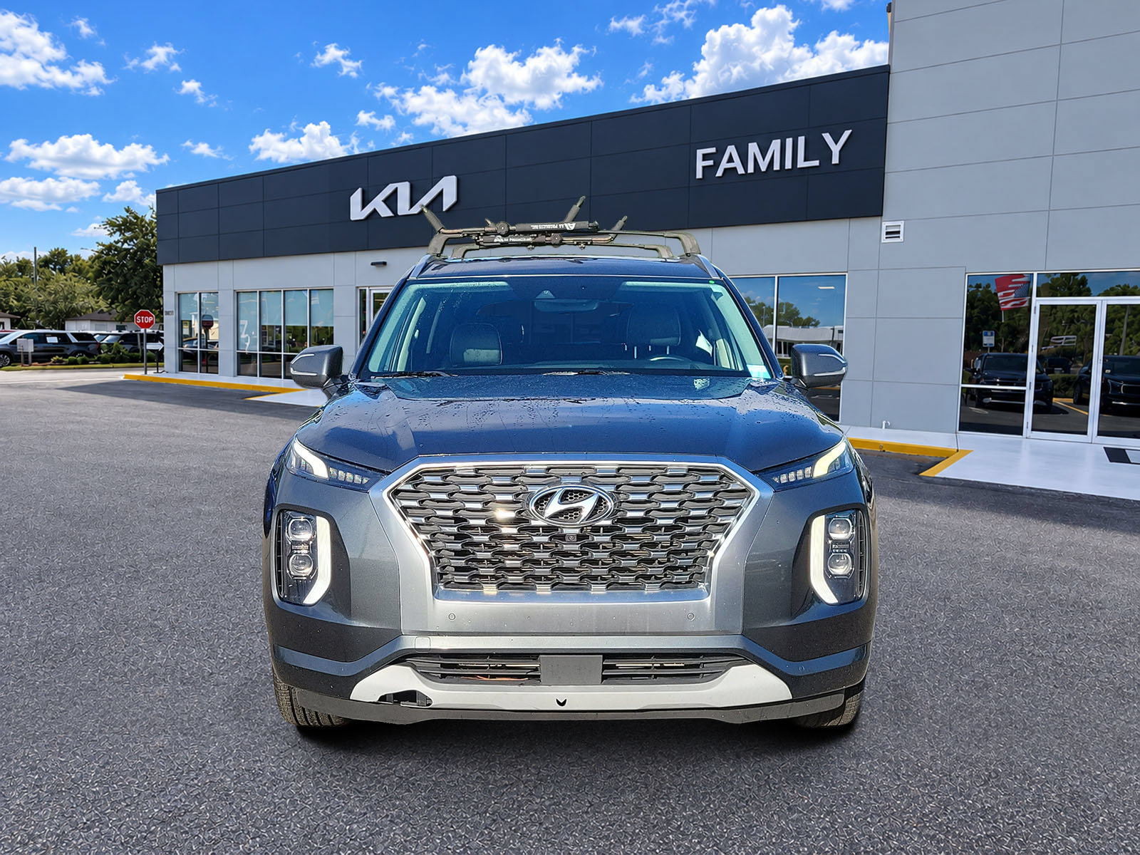 Used 2022 Hyundai Palisade Limited w/ Cargo Package FWD image 2
