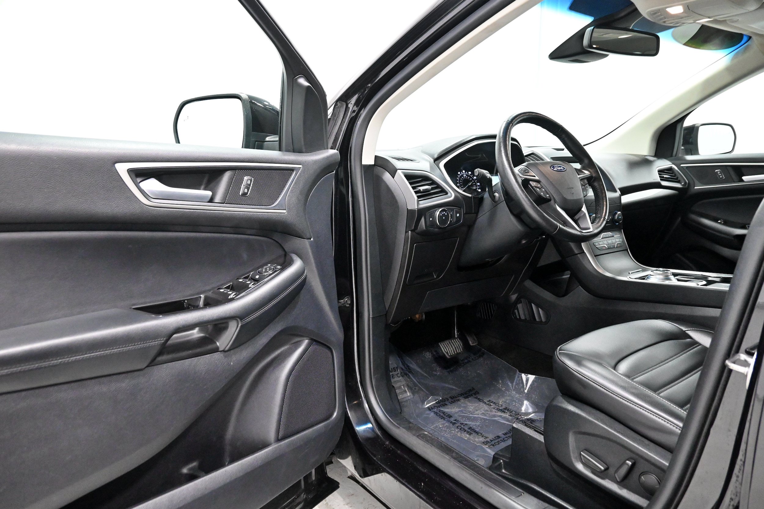 Used 2020 Ford Edge SEL w/ Cold Weather Package AWD/4WD image 4