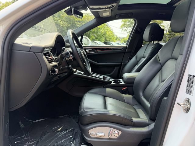 Certified 2023 Porsche Macan S AWD/4WD image 4