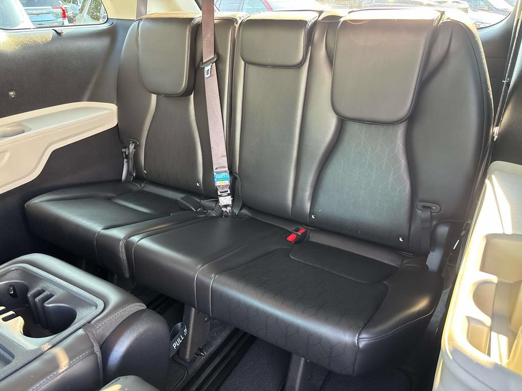 Used 2024 Kia Carnival EX FWD image 14