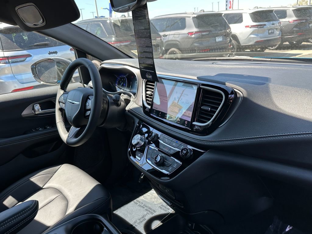 New 2026 Chrysler Pacifica Select FWD image 14