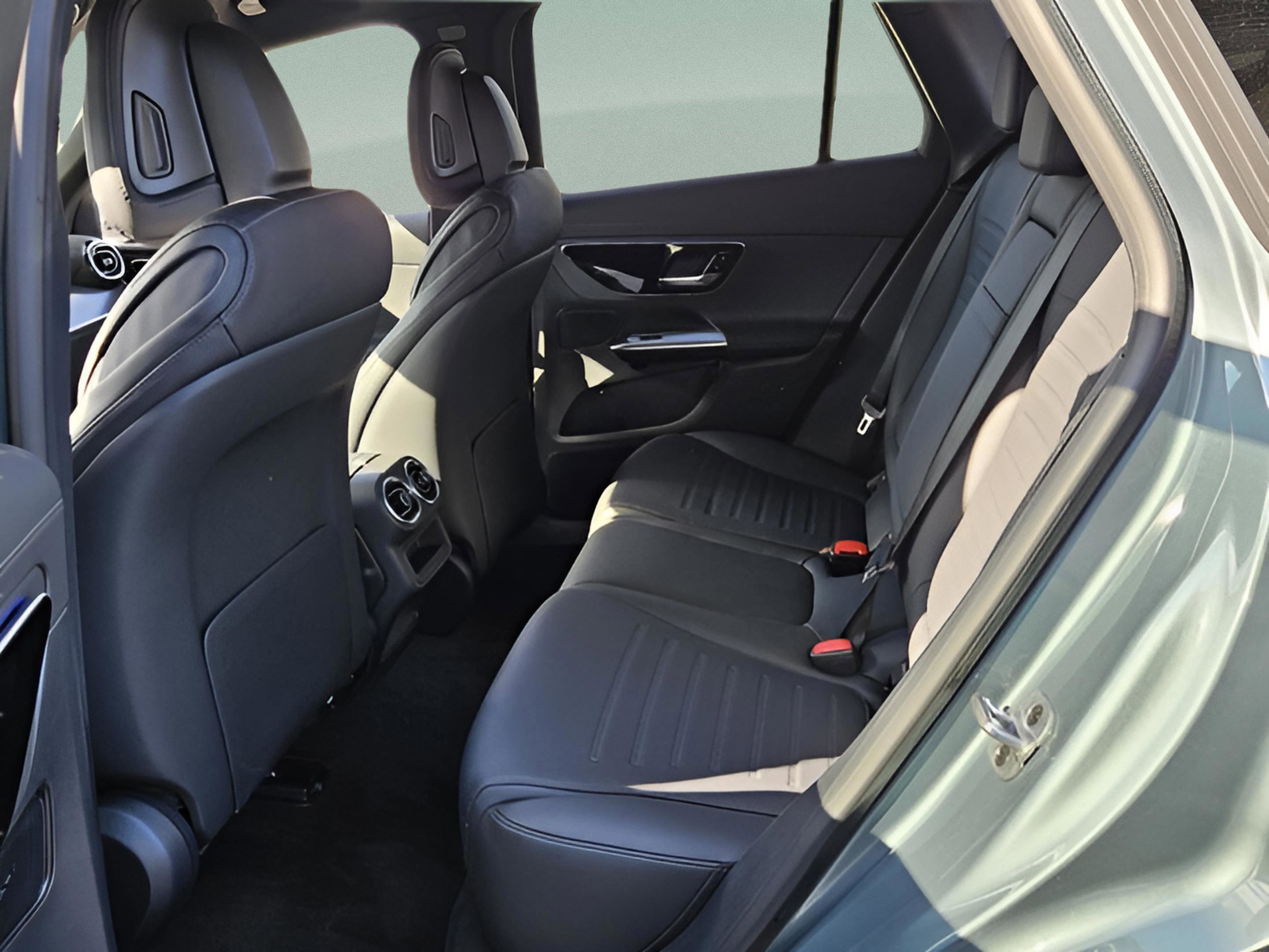 New 2026 Mercedes-Benz GLC 300 image 29