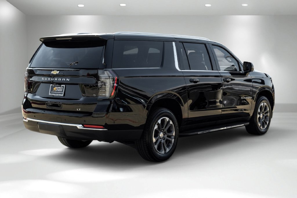 Used 2025 Chevrolet Suburban LT w/ Comfort Package RWD image 7