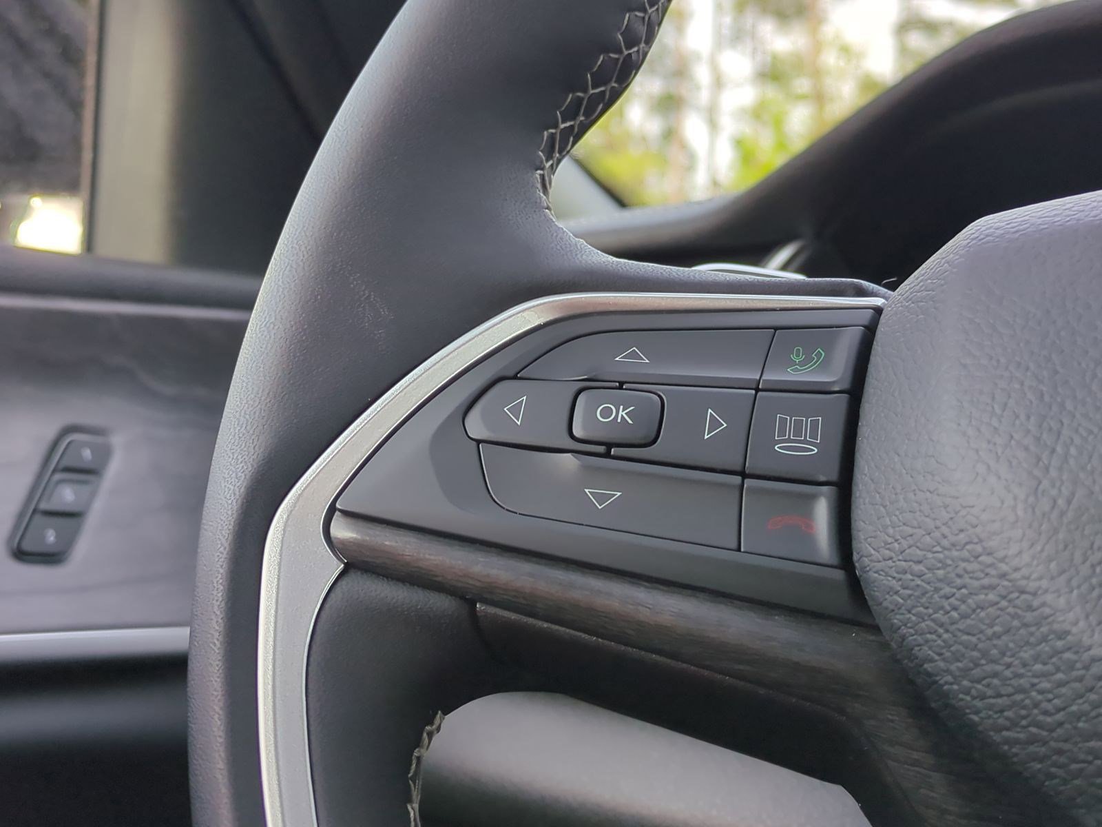 Used 2025 Jeep Grand Cherokee Limited w/ Black Appearance Package RWD image 19