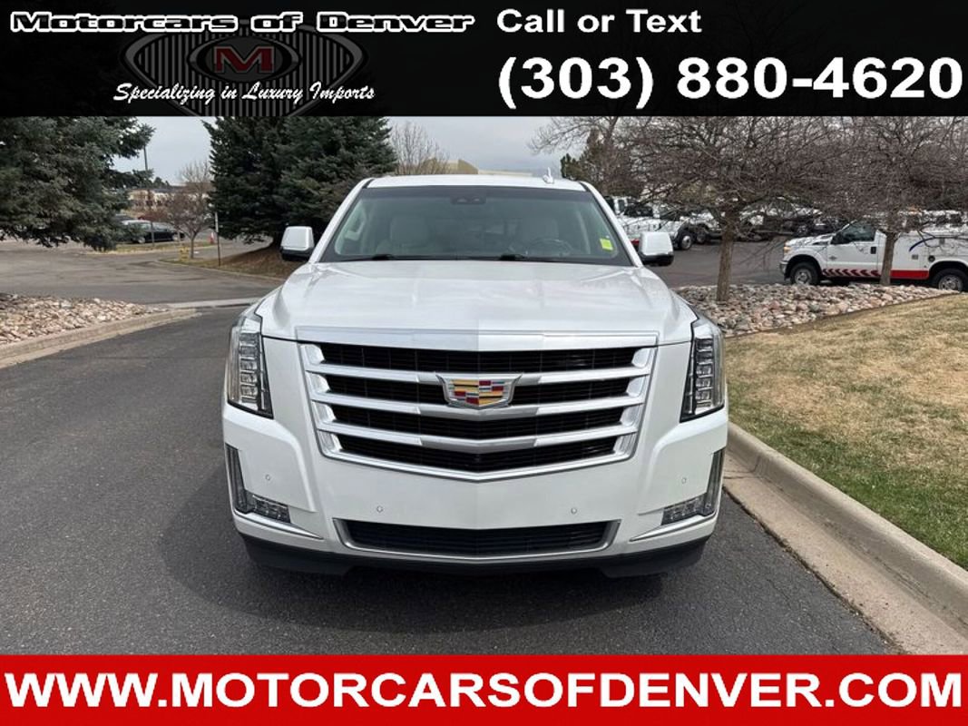 Used 2019 Cadillac Escalade Luxury AWD/4WD image 2