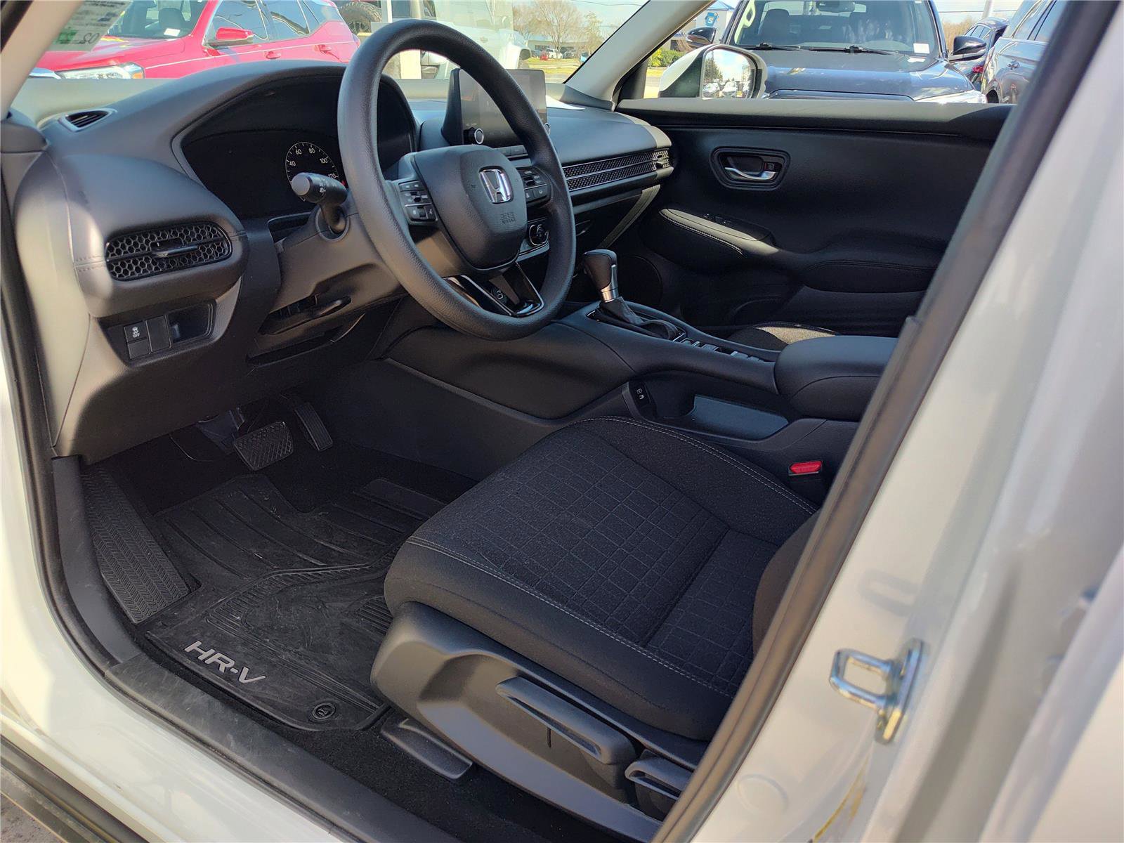 Used 2025 Honda HR-V LX image 2