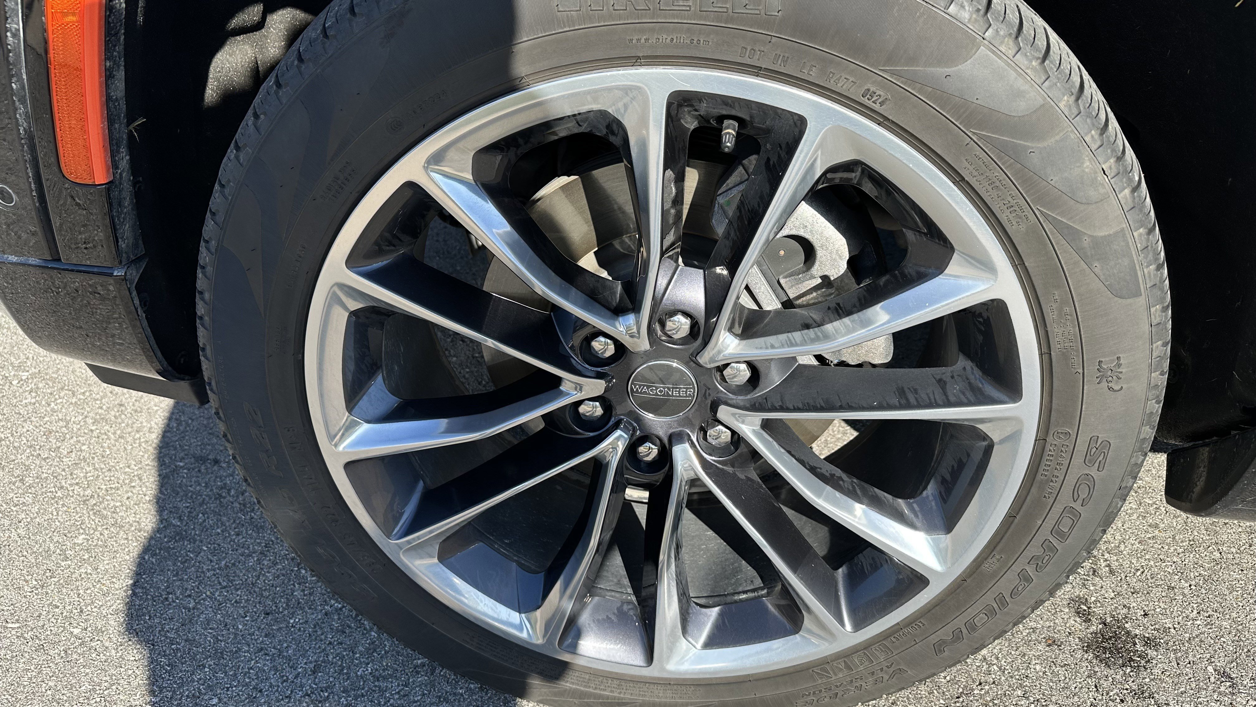 Used 2024 Jeep Wagoneer L Series III w/ Premium Group I image 12