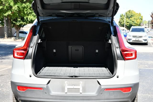 Certified 2026 Volvo XC40 B5 Plus AWD/4WD image 27
