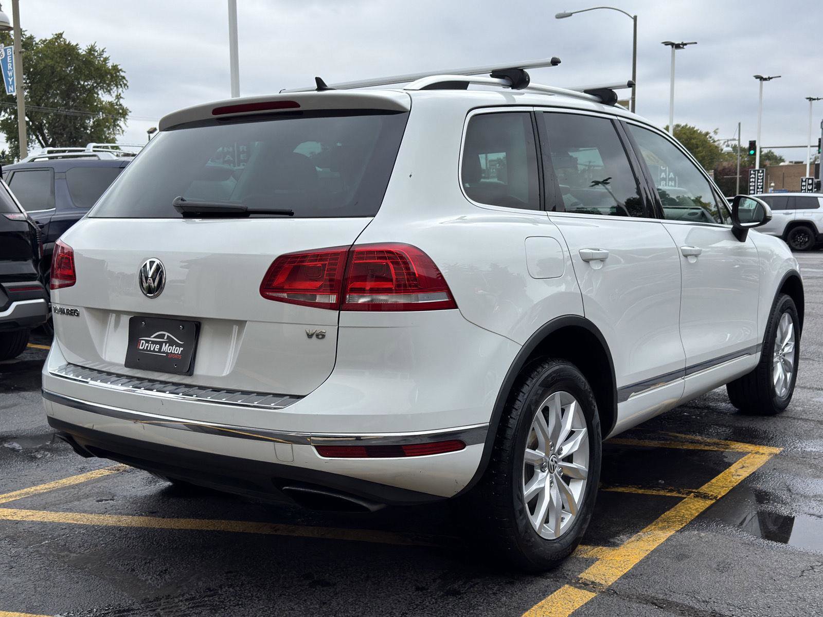 Used 2015 Volkswagen Touareg Sport image 16