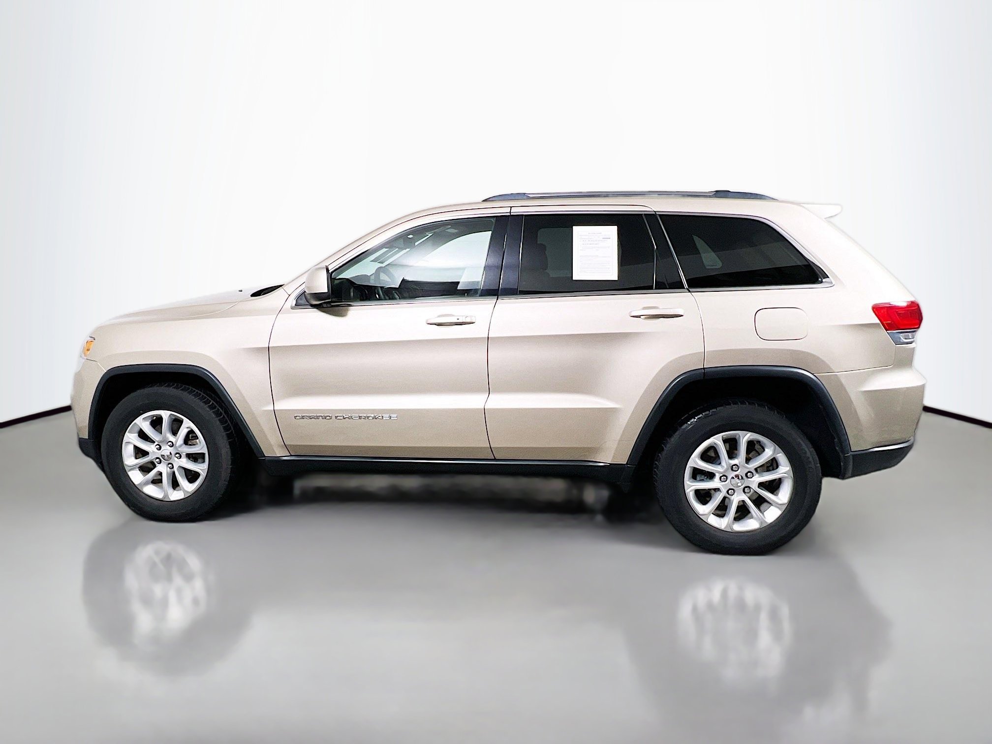 Used 2014 Jeep Grand Cherokee Laredo w/ 18" Wheel & 8.4" Radio Group image 9