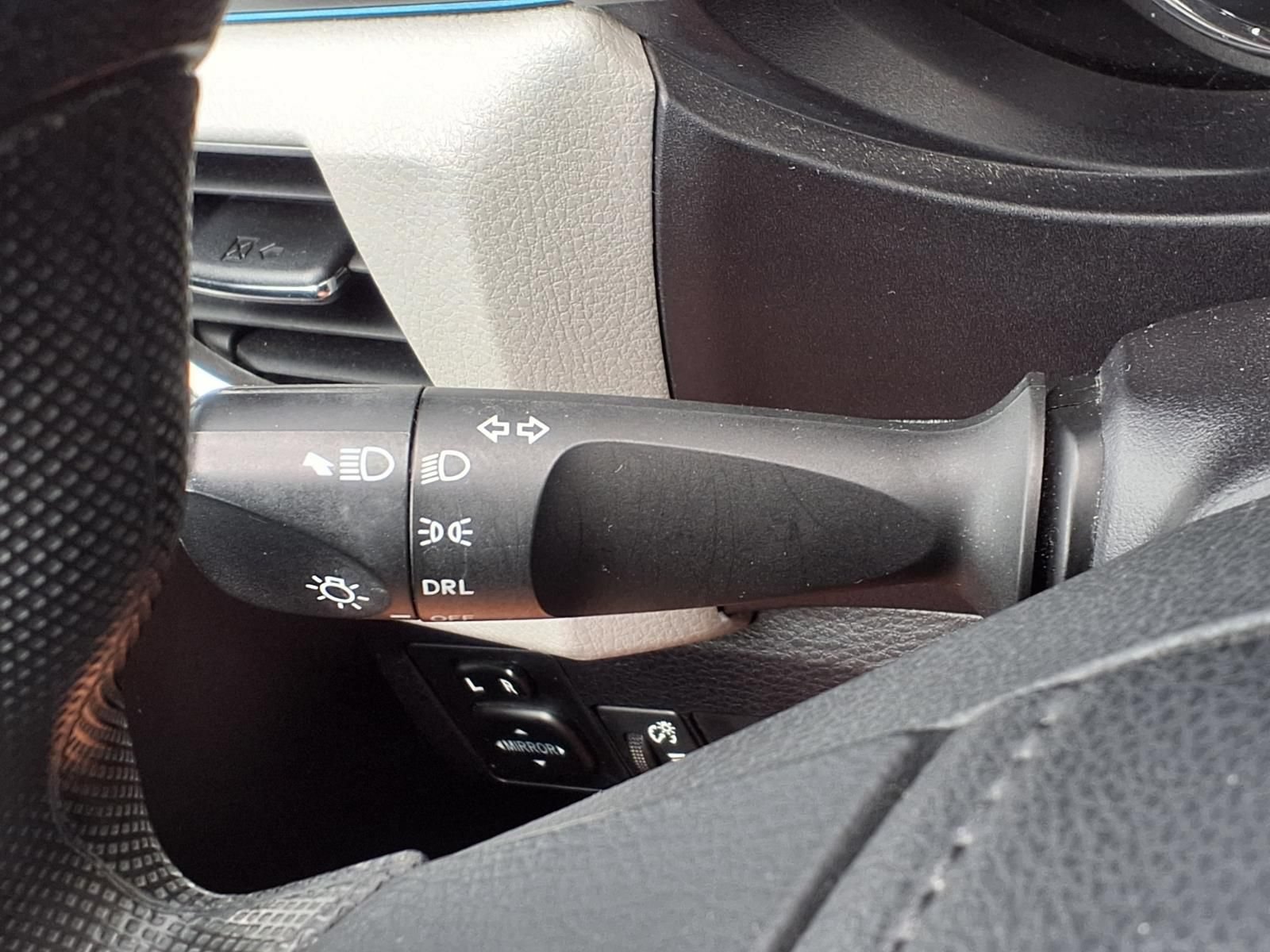Used 2015 Toyota Corolla LE FWD image 19