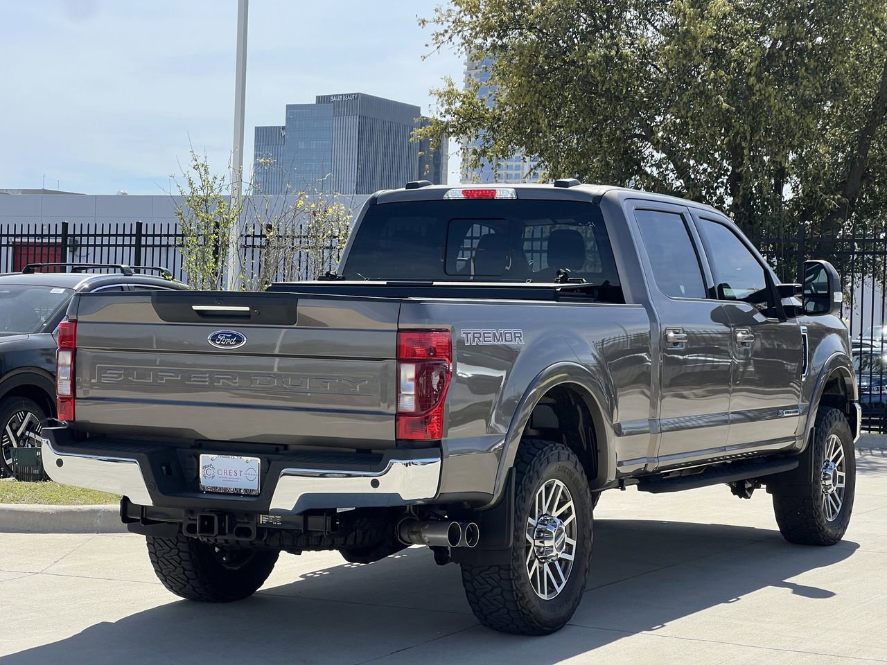 Used 2022 Ford F250 Lariat w/ Tremor Off-Road Package image 4