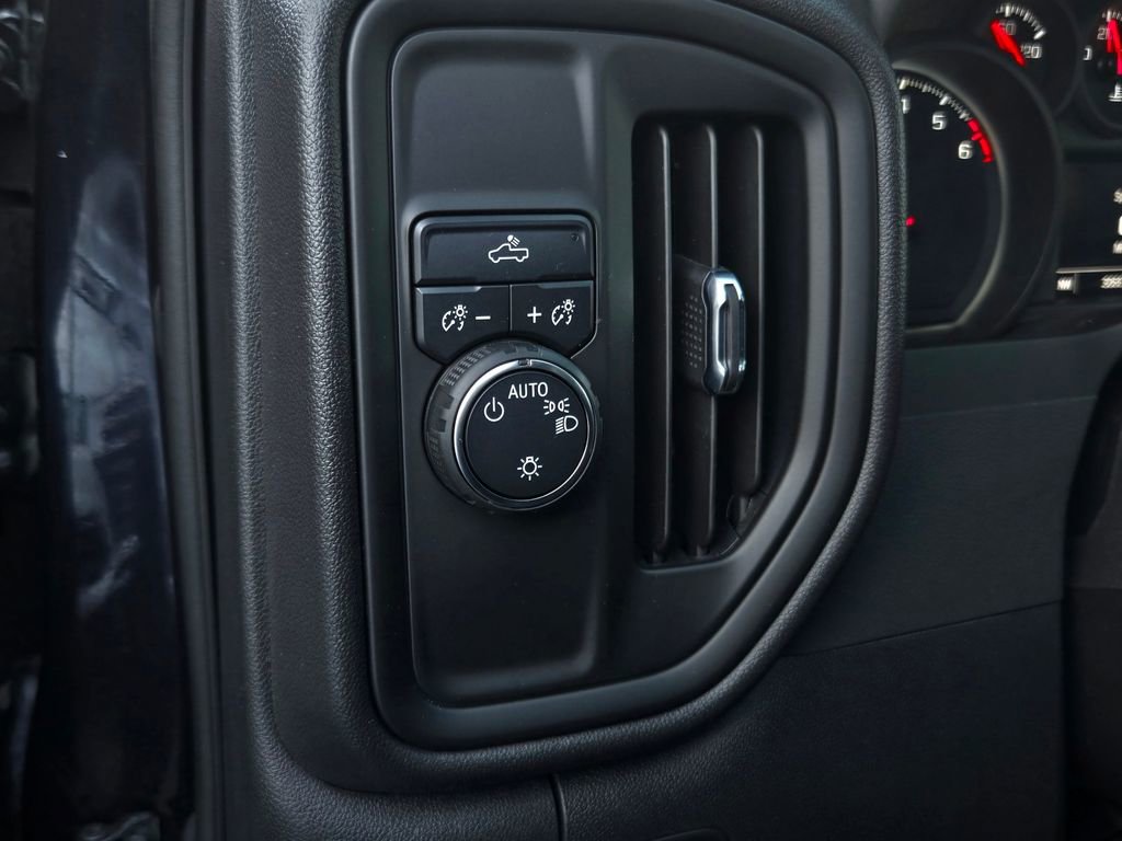 Used 2023 Chevrolet Silverado 1500 Custom image 18