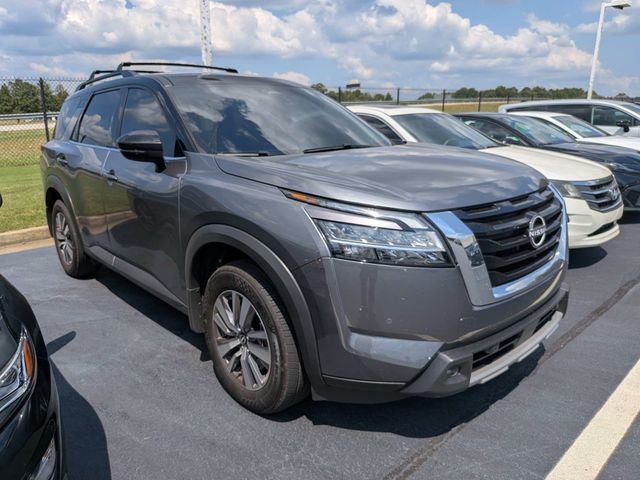Used 2024 Nissan Pathfinder SL FWD video 2