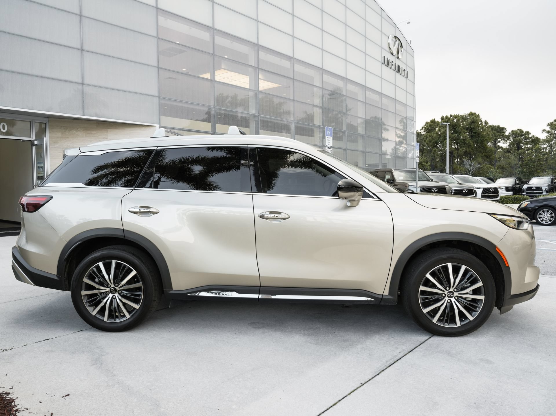 Used 2025 INFINITI QX60 Sensory w/ Vision Package AWD/4WD image 24