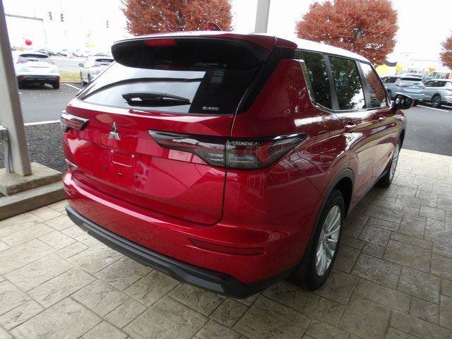 New 2025 Mitsubishi Outlander ES image 7