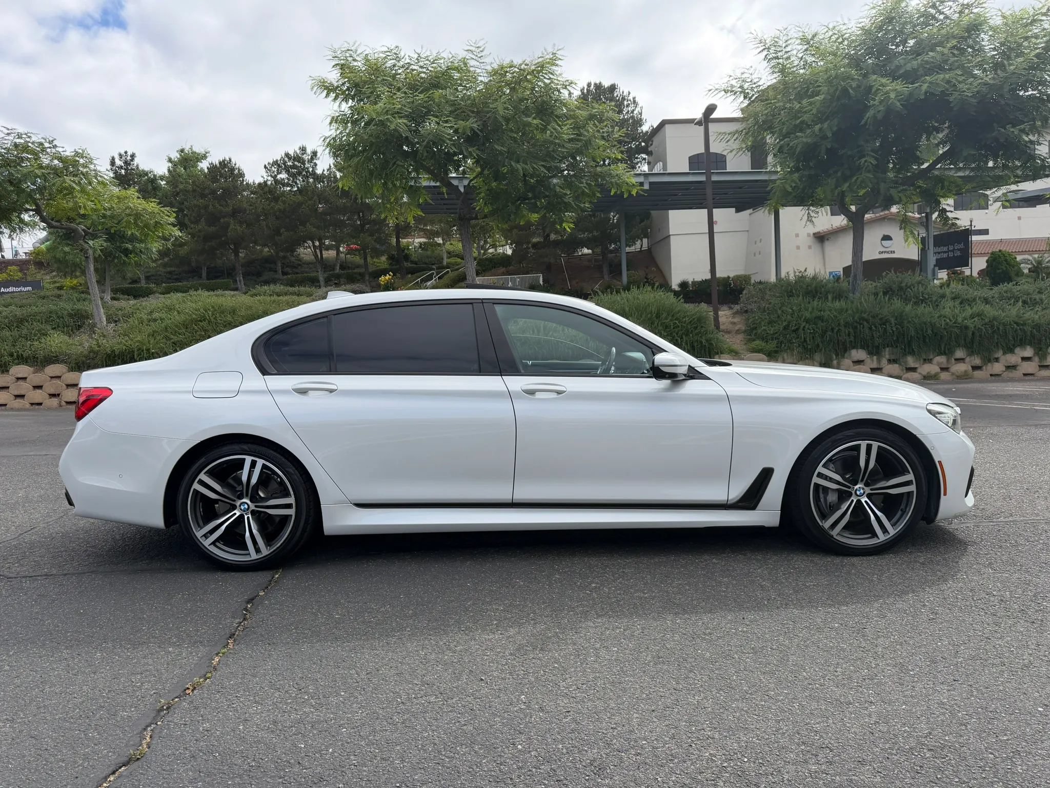 Used 2017 BMW 740i RWD image 6