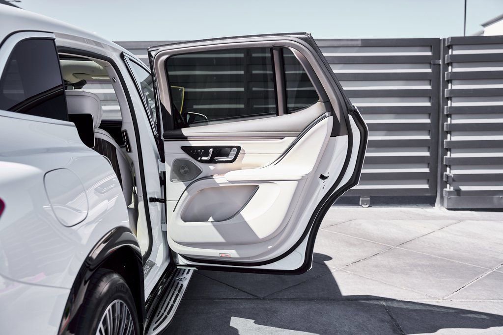 Used 2025 Mercedes-Benz Maybach EQS 680 4MATIC image 31