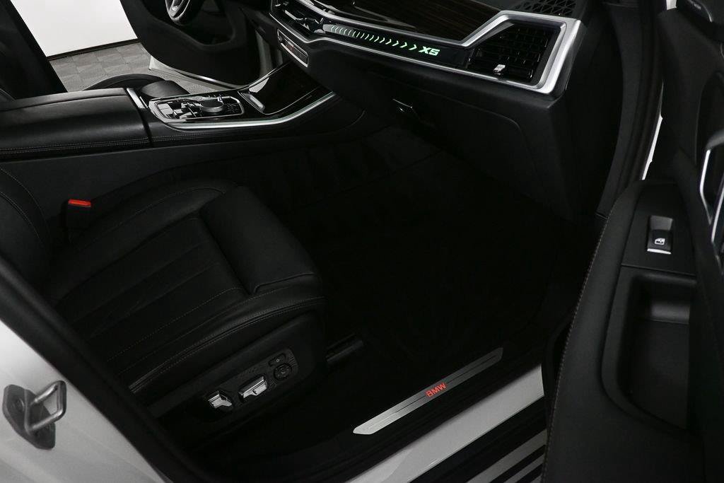 Used 2025 BMW X5 xDrive50e AWD/4WD image 17