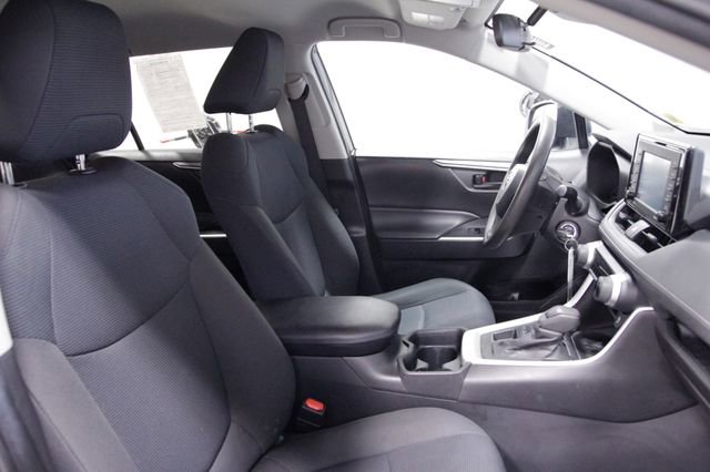 Used 2021 Toyota RAV4 LE AWD/4WD image 12