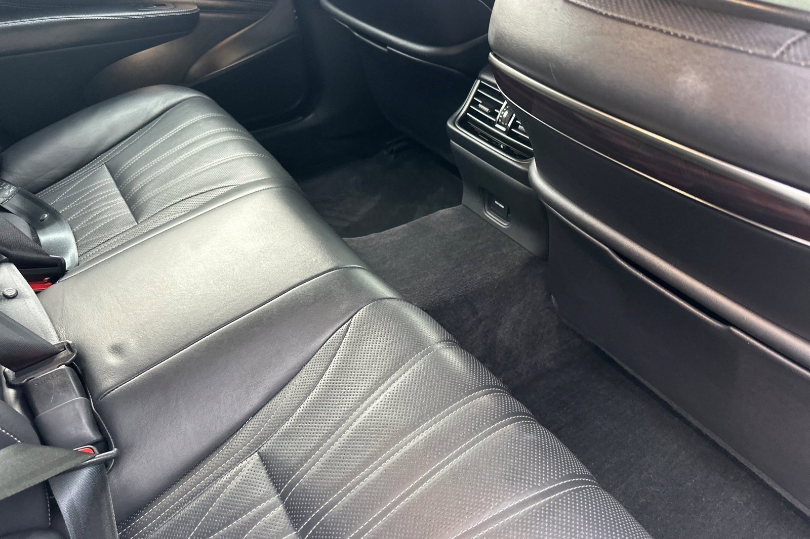 Used 2021 Lexus LS 500 w/ Interior Upgrade Package image 30