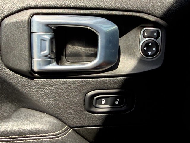 Used 2021 Jeep Gladiator Overland AWD/4WD image 17