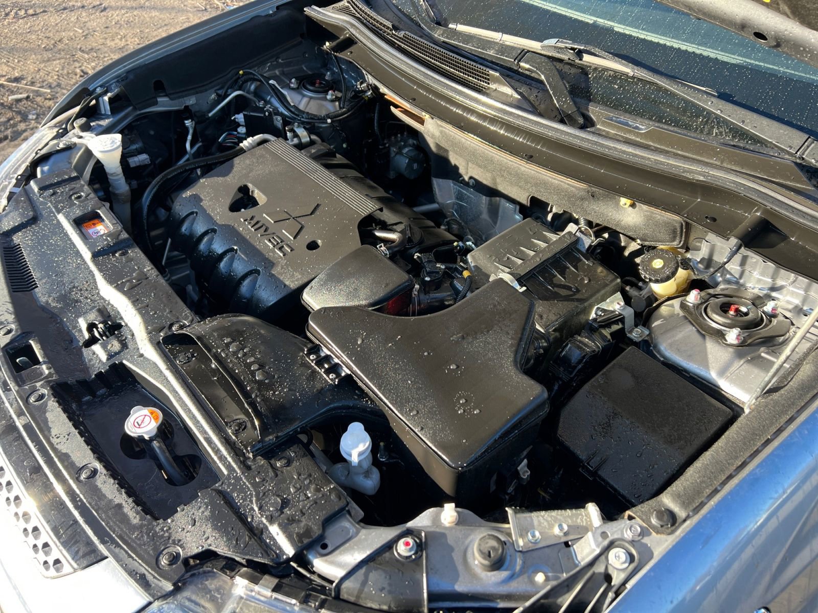 Used 2020 Mitsubishi Outlander SE image 35