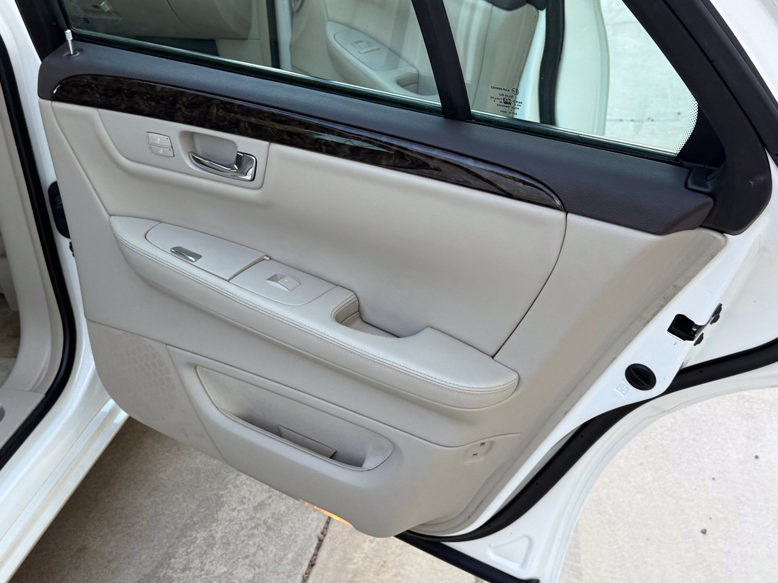 Used 2008 Cadillac DTS FWD image 30