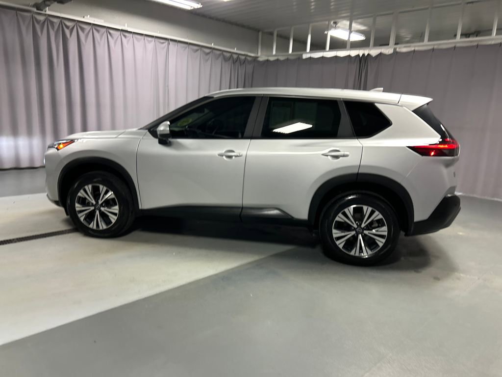 Used 2023 Nissan Rogue SV image 4
