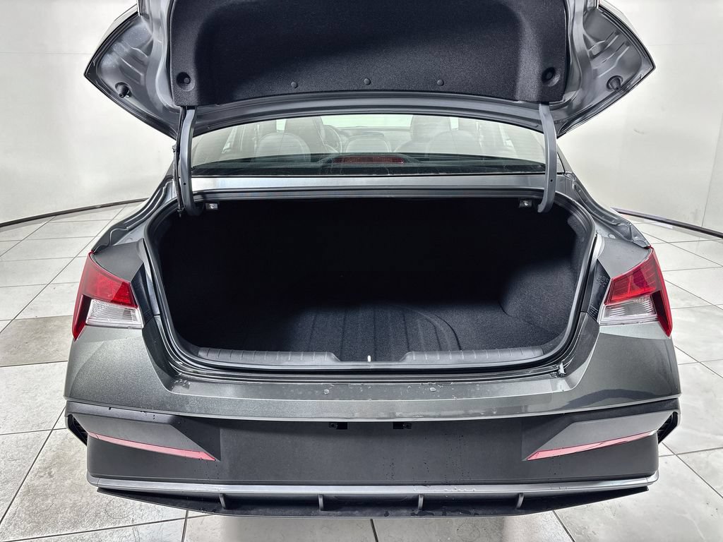 New 2026 Hyundai Elantra SEL Sport FWD image 20