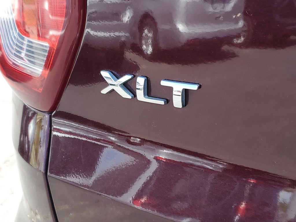 Used 2018 Ford Explorer XLT w/ Equipment Group 202A AWD/4WD image 34